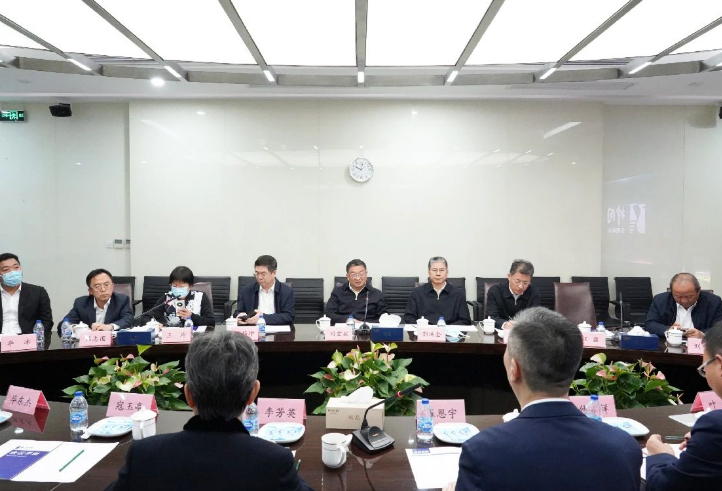 中石化高級副總裁劉宏斌一行益臨神開參觀考察(圖1) 中石化高級副總裁劉宏斌一行益臨神開參觀考察(圖1)