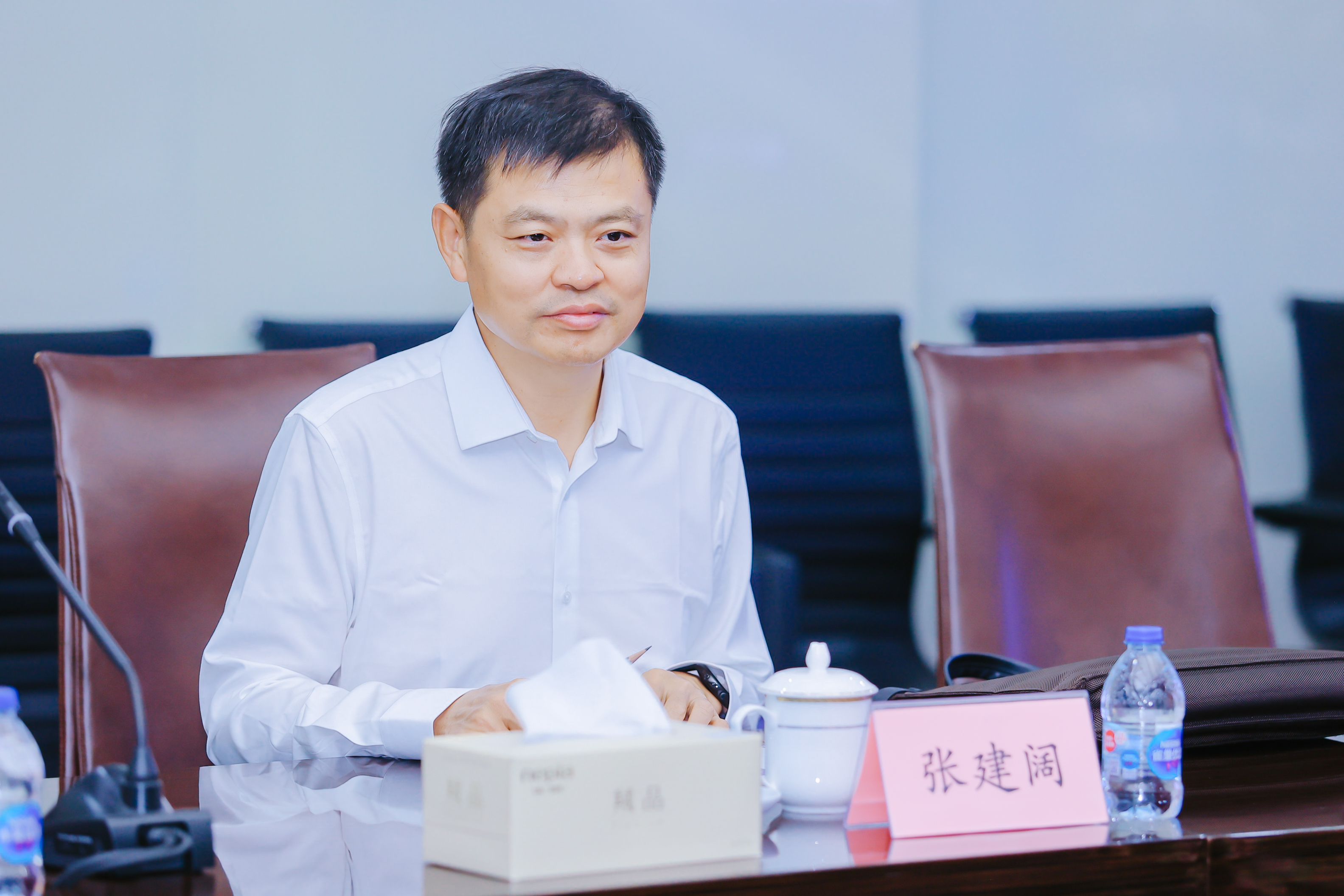 中國石化領(lǐng)導(dǎo)劉會友、張建闊一行蒞臨神開參觀考察(圖5) 中國石化領(lǐng)導(dǎo)劉會友、張建闊一行蒞臨神開參觀考察(圖5)